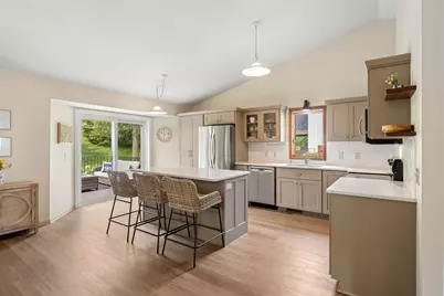 1584 Lake Susan Hills Drive, Chanhassen, MN 55317 - Photo 6