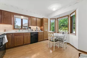 1521 Bruers Ct, Chaska, MN 55318 - Photo 8