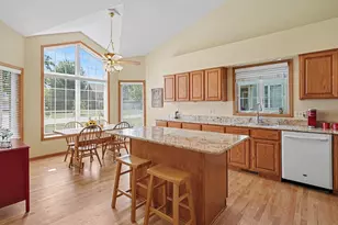 7640 Teal Rd, Woodbury, MN 55125 - Photo 10