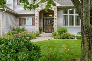 20585 Islandview Cir, Lakeville, MN 55044 - Photo 2