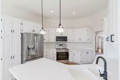 10471 Spyglass Drive, Eden Prairie, MN 55347 - Photo 6