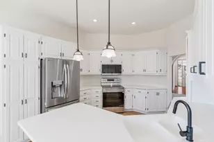 10471 Spyglass Dr, Eden Prairie, MN 55347 - Photo 6