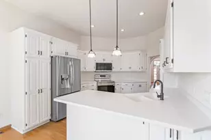 10471 Spyglass Dr, Eden Prairie, MN 55347 - Photo 4