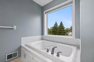 1672 Windsor Dr S, Shakopee, MN 55379 - Photo 44