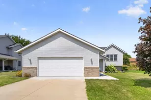 290 5th Ave SE, Plainview, MN 55964 - Photo 2