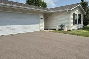 1404 Presidential Dr, Northfield, MN 55057 - Photo 2