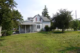 2 S Maple Ave, Le Center, MN 56057 - Photo 8