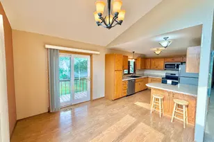 219 Lakeview Dr, Spicer, MN 56288 - Photo 4
