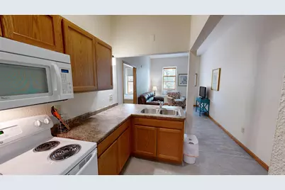 542 Benson Avenue SW #206, Willmar, MN 56201 - Photo 2