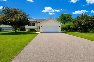 109 French Ct, Roberts, WI 54023 - Photo 2