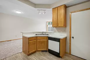 15345 Greenhaven Ln, Burnsville, MN 55306 - Photo 8