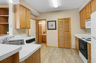 15345 Greenhaven Ln, Burnsville, MN 55306 - Photo 10