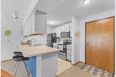 1225 Ferndale Street N #B18, Maplewood, MN 55119 - Photo 6