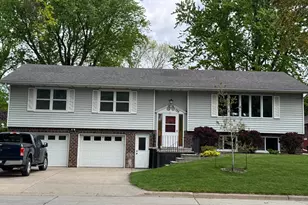 799 4th St SW, Wells, MN 56097 - Photo 2