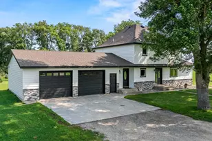 1683 390th St, Cottonwood, MN 56229 - Photo 6