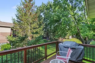 2047 Goodview Ave N, Oakdale, MN 55128 - Photo 24