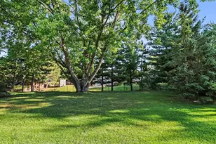 2047 Goodview Ave N, Oakdale, MN 55128 - Photo 28
