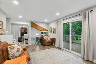 169 Bordeaux Ct, Woodbury, MN 55125 - Photo 2
