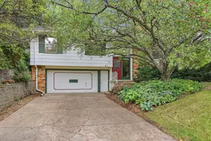 141 Oakwood Dr, New Brighton, MN 55112 - Photo 2