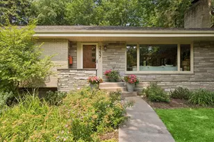 2237 Edgcumbe Rd, Saint Paul, MN 55116 - Photo 1