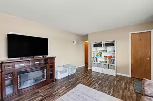 409 W Dodge St, Luverne, MN 56156 - Photo 4