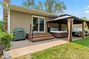 2682 5th St NW, New Brighton, MN 55112 - Photo 10