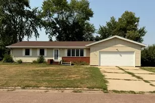 1992 Great Bend Blvd, Windom, MN 56101 - Photo 1