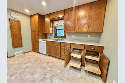 618 Dewey Avenue N, Thief River Falls, MN 56701 - Photo 14