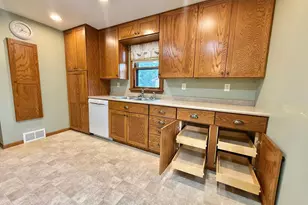 618 Dewey Ave N, Thief River Falls, MN 56701 - Photo 14