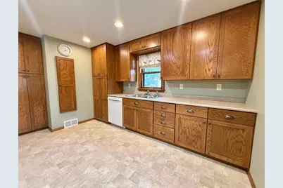 618 Dewey Avenue N, Thief River Falls, MN 56701 - Photo 10
