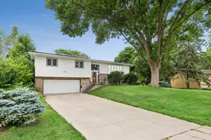 725 W 1st St, Waconia, MN 55387 - Photo 12
