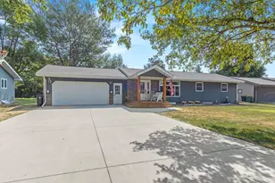 405 S Lake St, Hendricks, MN 56136 - Photo 2