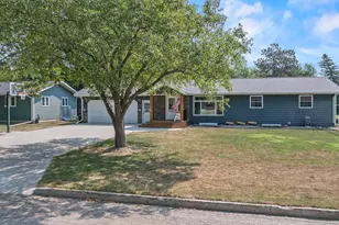 405 S Lake St, Hendricks, MN 56136 - Photo 4
