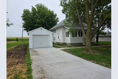 104 Bertha Avenue S, Pipestone, MN 56164 - Photo 2