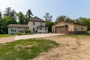 1024 Le Center St, Le Center, MN 56057 - Photo 2
