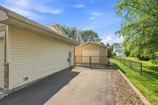 13525 Oakwood Dr, Rogers, MN 55374 - Photo 2