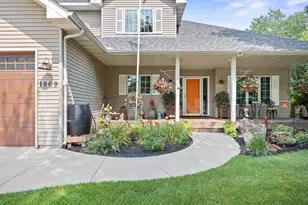 1869 White Oak Dr, Chaska, MN 55318 - Photo 2