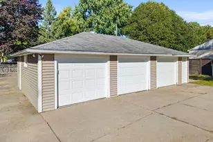 1041 Keefe St, Eagan, MN 55121 - Photo 16
