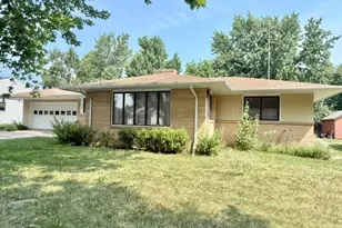 819 E Meadow Ln, Redwood Falls, MN 56283 - Photo 2
