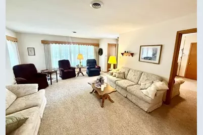 819 E Meadow Lane, Redwood Falls, MN 56283 - Photo 8