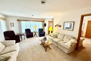 819 E Meadow Ln, Redwood Falls, MN 56283 - Photo 8