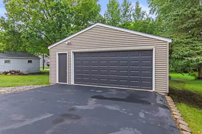 725 4th Avenue SW, Hutchinson, MN 55350 - Photo 14