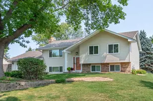 7926 Chesshire Ln N, Maple Grove, MN 55311 - Photo 2