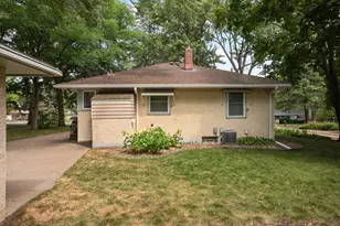 1847 Fernwood St, Roseville, MN 55113 - Photo 10