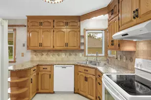 1847 Fernwood St, Roseville, MN 55113 - Photo 4
