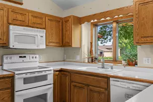 1820 Slater Ln, Burnsville, MN 55337 - Photo 8