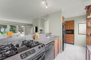 2037 Montreal Ave, Saint Paul, MN 55116 - Photo 4