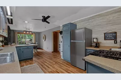 621 N Park Place, Cadott, WI 54727 - Photo 6