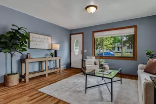 621 N Park Pl, Cadott, WI 54727 - Photo 2