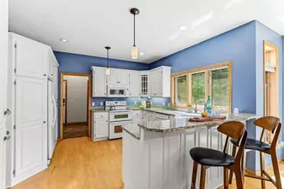 2413 Bridle Creek Trail, Chanhassen, MN 55317 - Photo 10